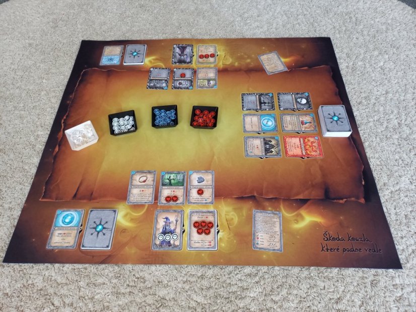 Playmat pro hru Škoda kouzla, které padne vedle - 80x70 (více druhů)