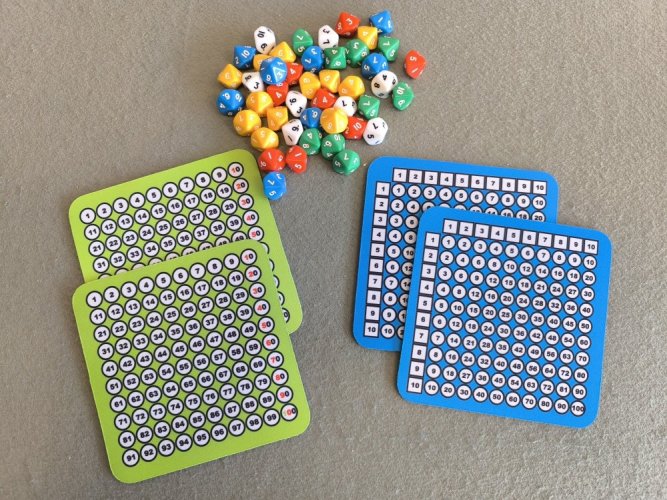 Počítací a násobící podložka 15x15 s kostkou