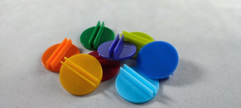 Podstavce figurek - plastové, barevné (sada 8 ks)
